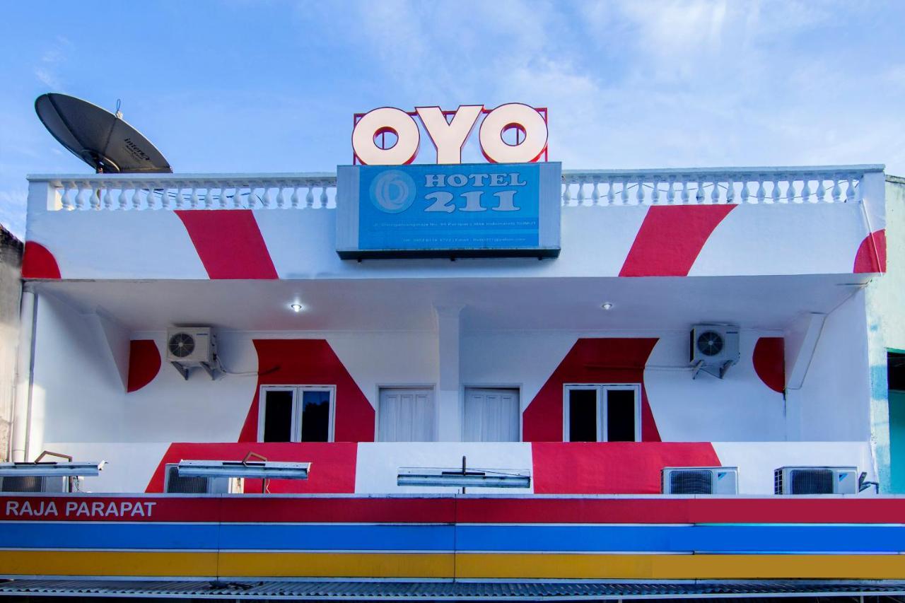 Oyo 2045 Hotel 211 Parapat Dış mekan fotoğraf