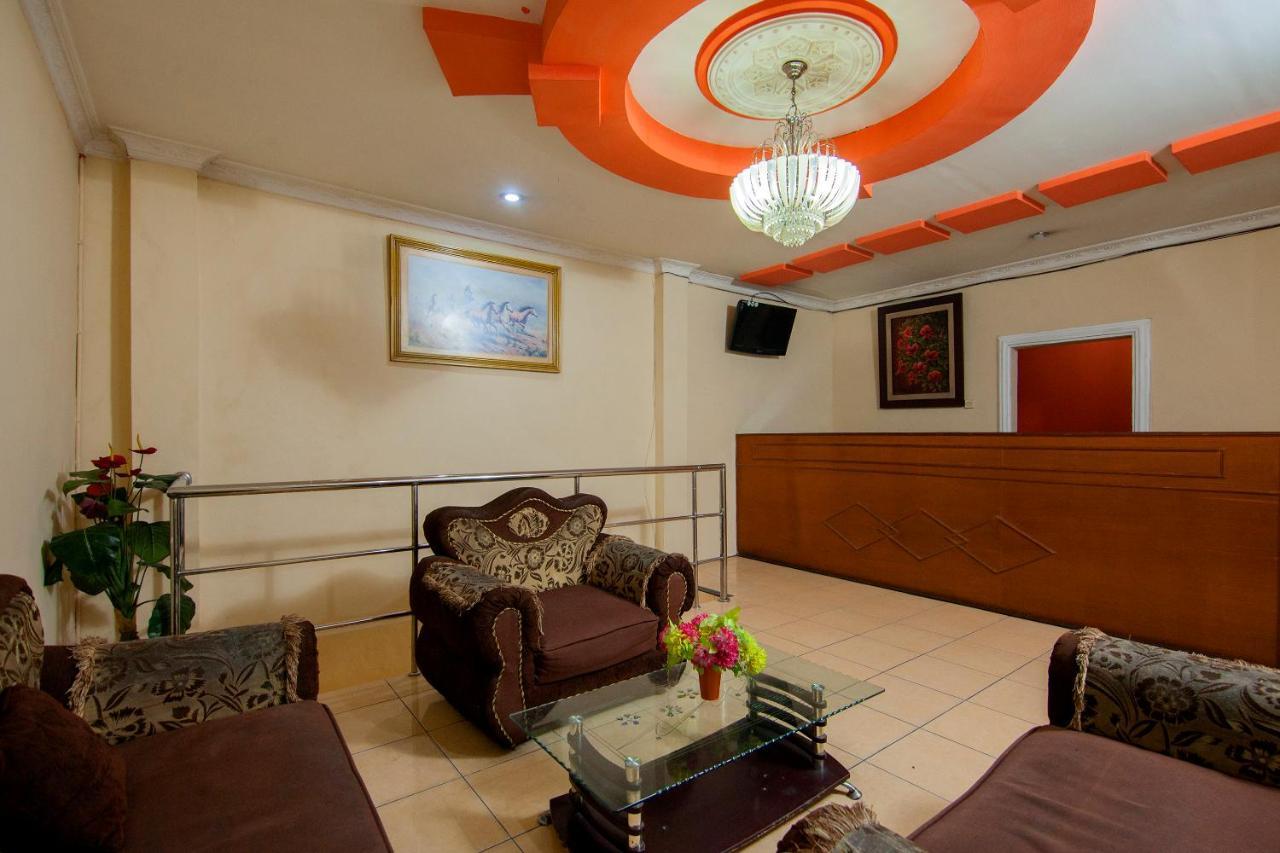 Oyo 2045 Hotel 211 Parapat Dış mekan fotoğraf