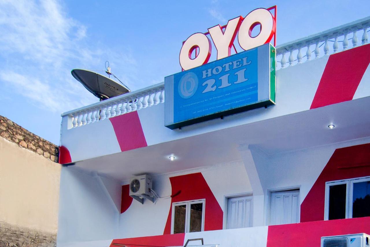 Oyo 2045 Hotel 211 Parapat Dış mekan fotoğraf